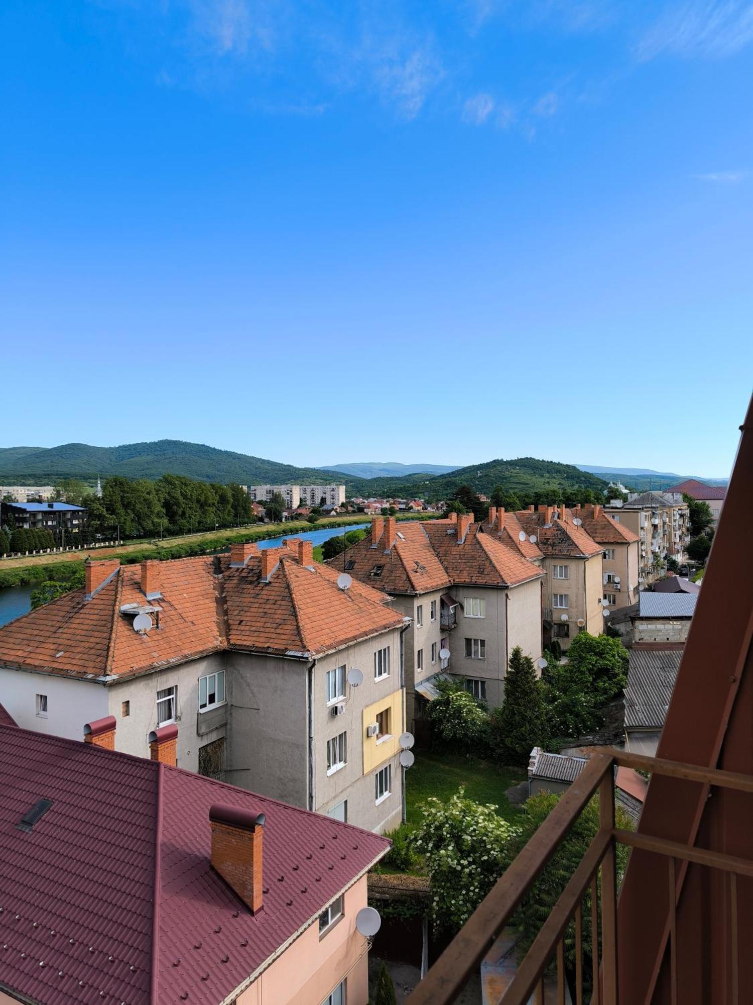 Apartments Domovik Parkaniya, 2A Moukatcheve Extérieur photo